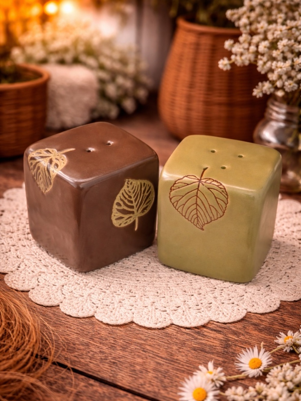 Vintage Ceramic Cube Salt & Pepper Shaker Green Brown Leaf Pattern MCM Set‎